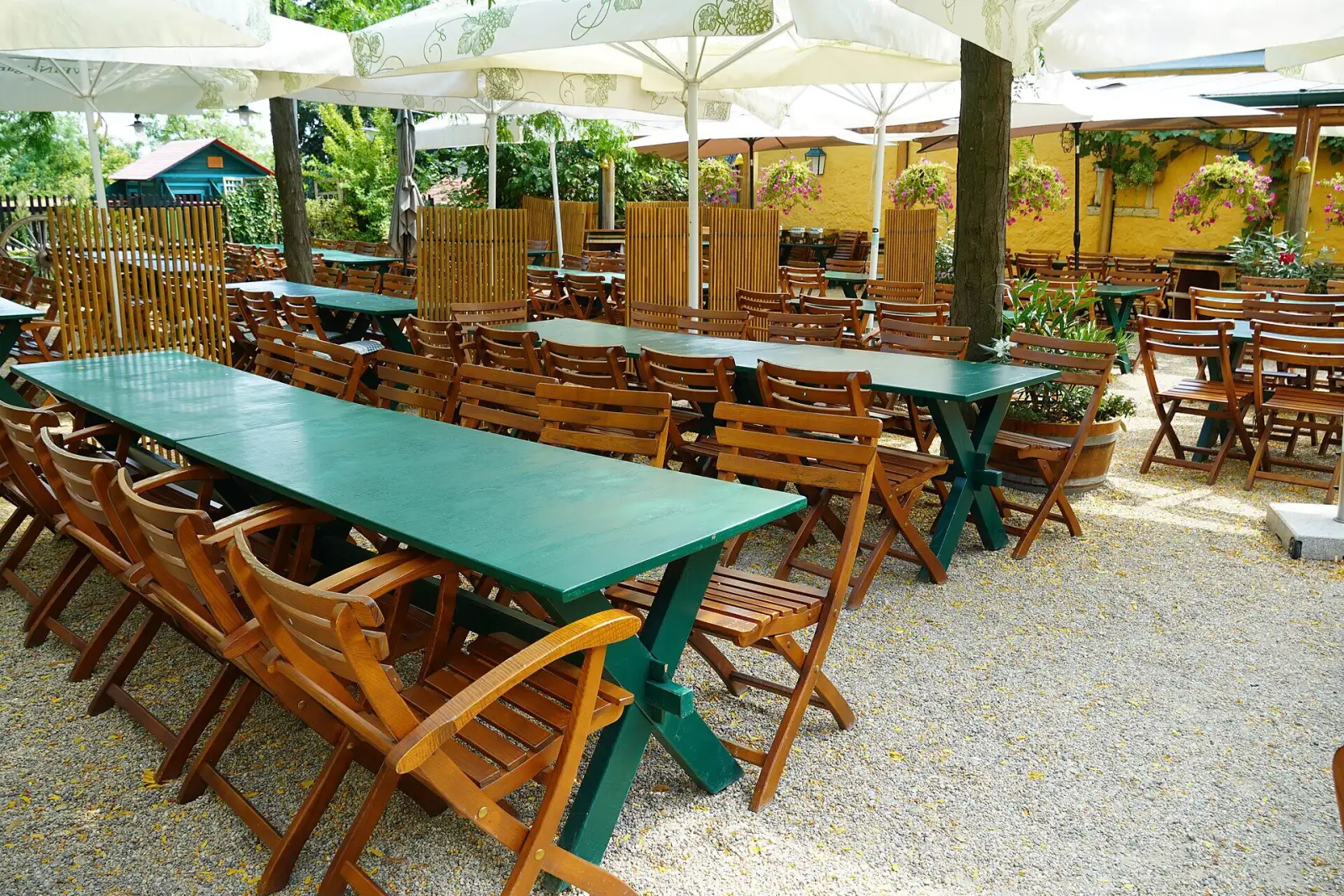 Heurige in Wien: Gastgarten von Mayer am Pfarrplatz in Heiligenstadt