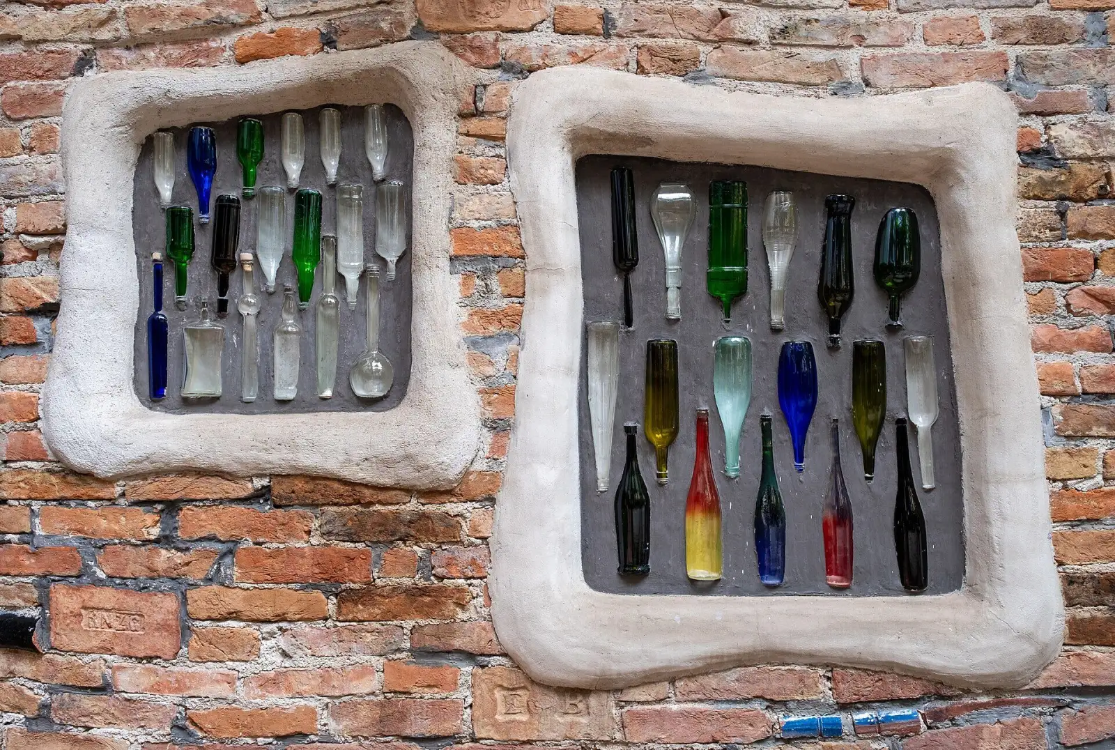 Bunte Hofmauer am Kunst Haus Wien