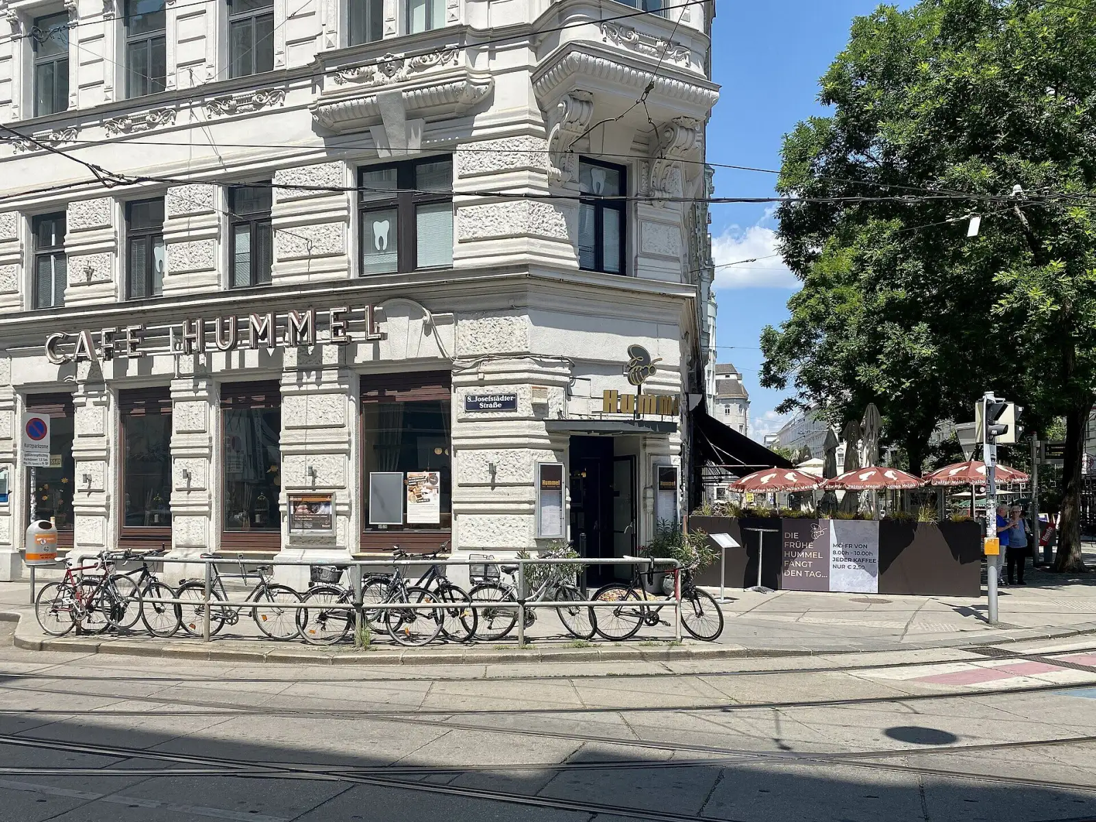 Café Hummel an der Josefstädter Straße, Frühstück in Wien bis 14 Uhr
