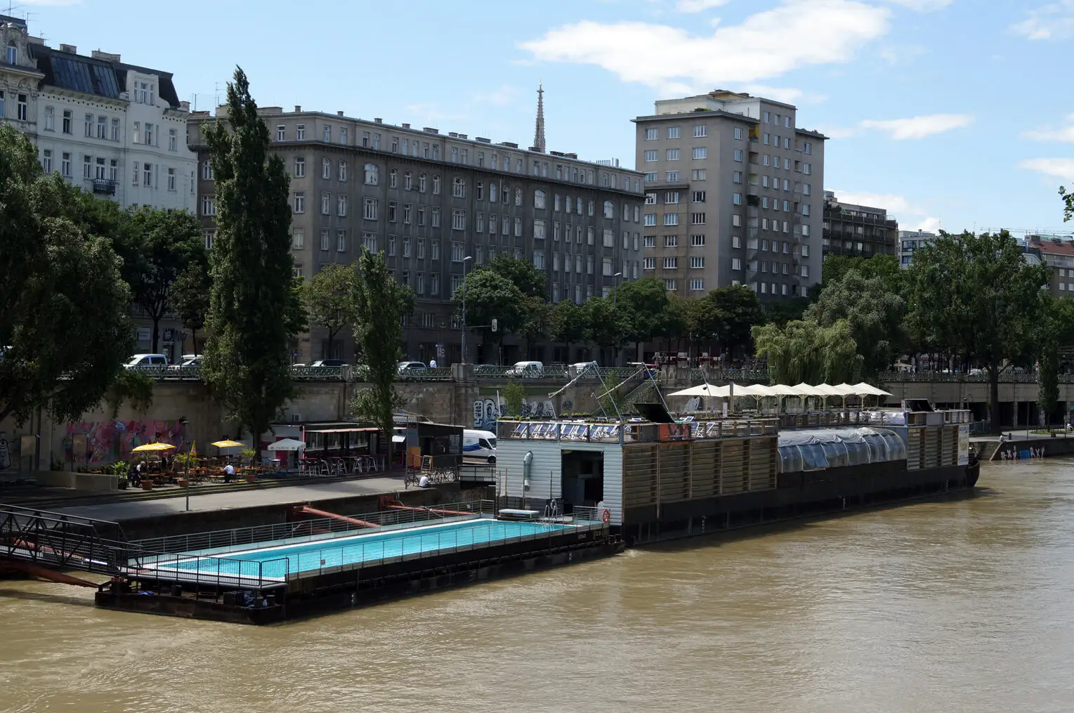 Das Badeschiff am Wiener Donaukanal