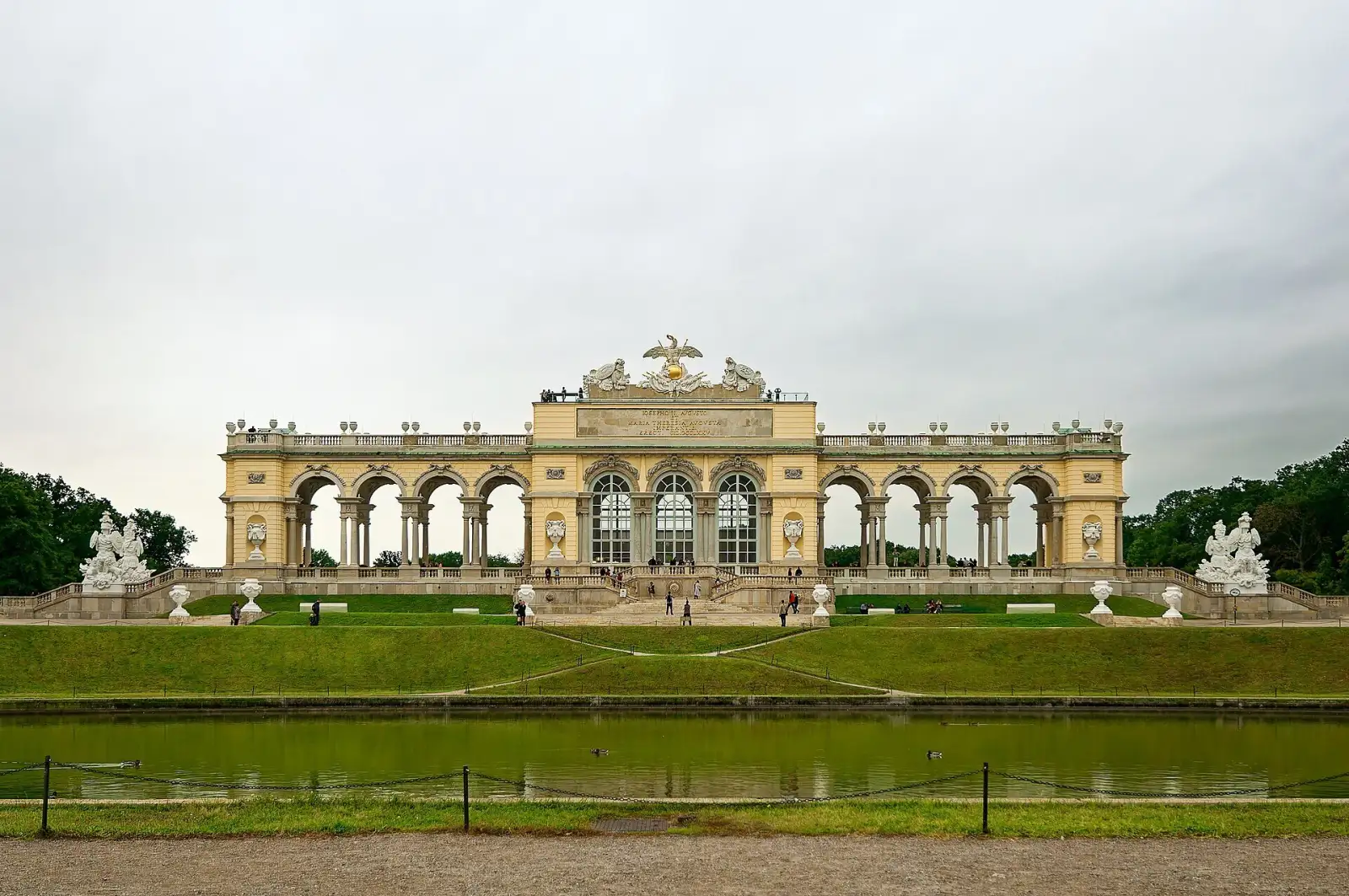 Die Gloriette im Schlosspark Schönbrunn