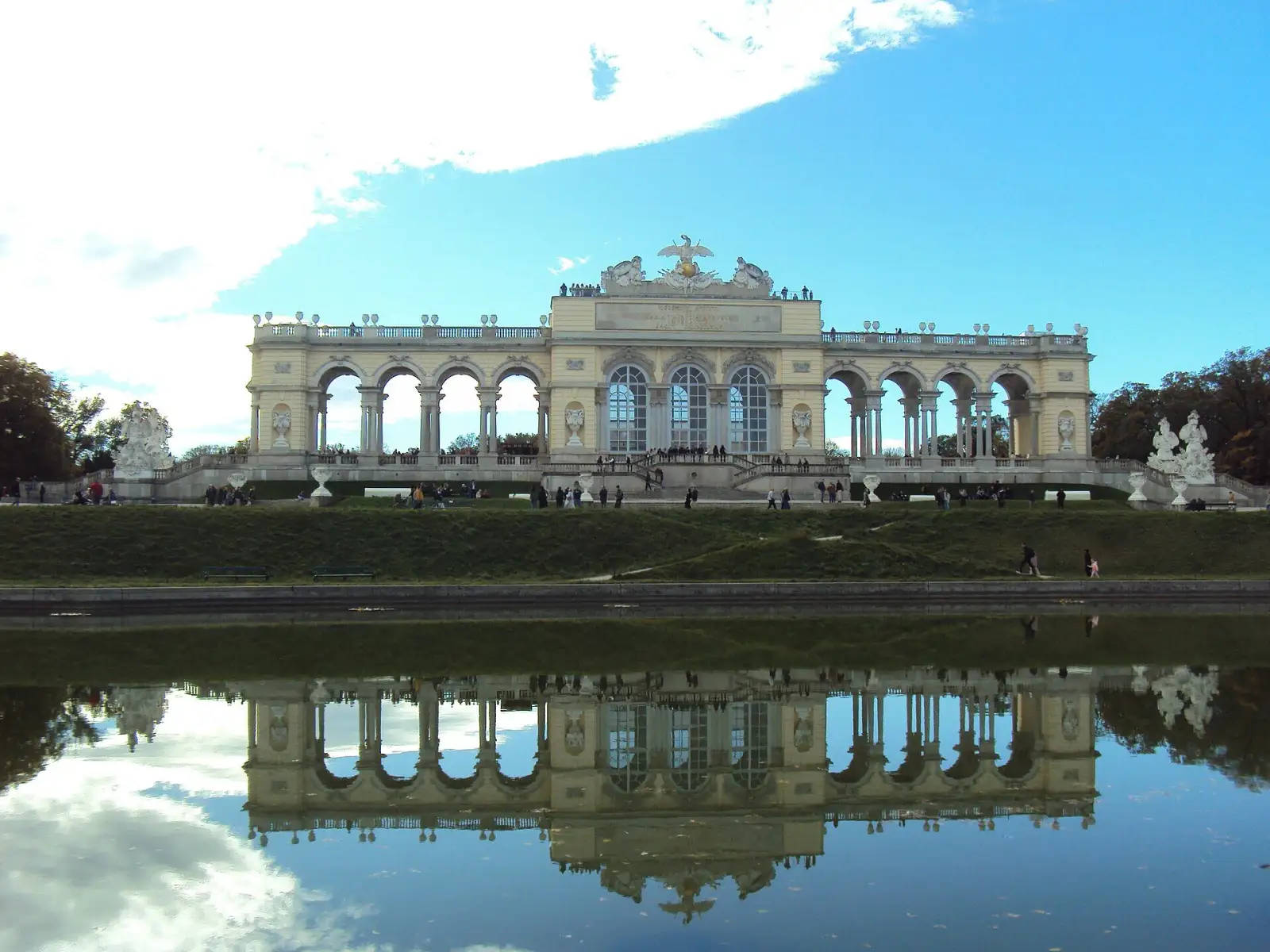 Die Gloriette im Schlosspark Schönbrunn, Sitz des Café Gloriette