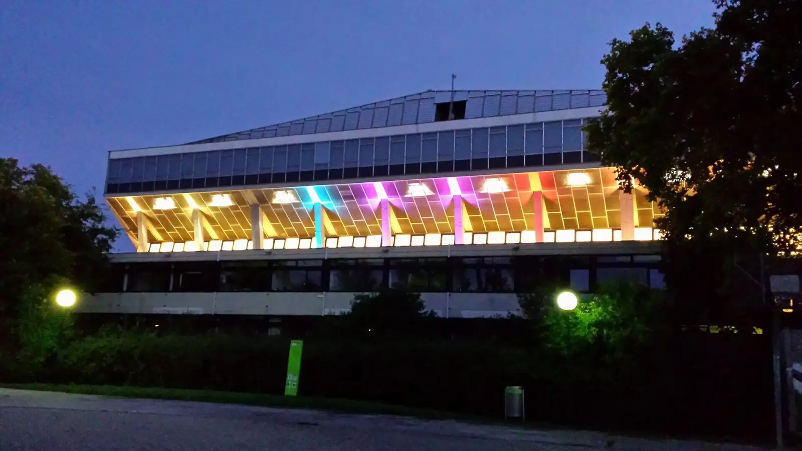 Die Wiener Stadthalle bei Nacht