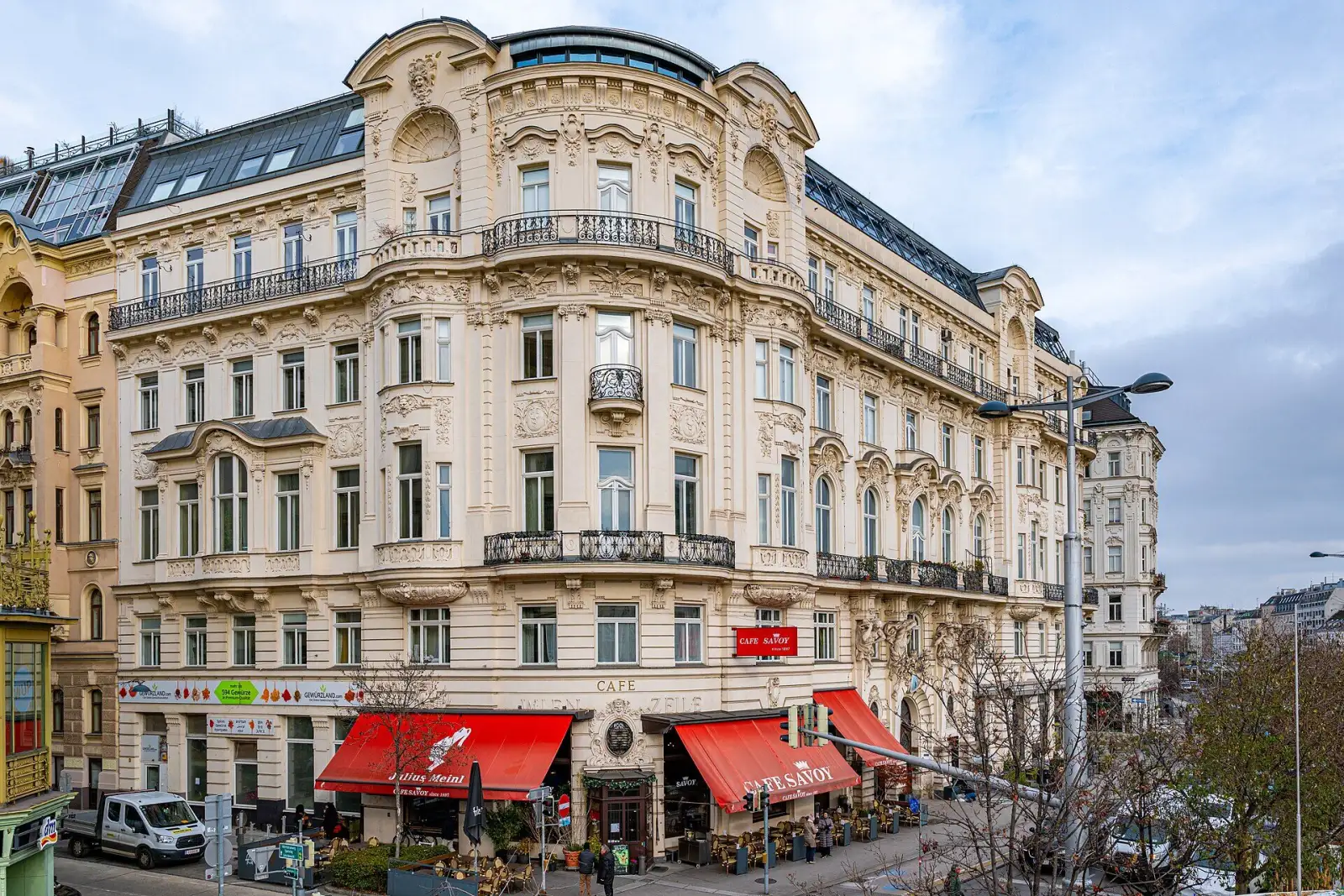 Gastraum im Café Savoy, Ort für Brunch in Wien