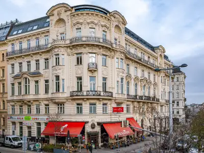 Gastraum im Café Savoy, Ort für Brunch in Wien