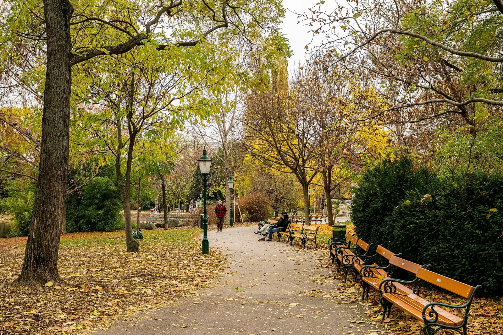 Herbstlicher Weg im Wiener Stadtpark