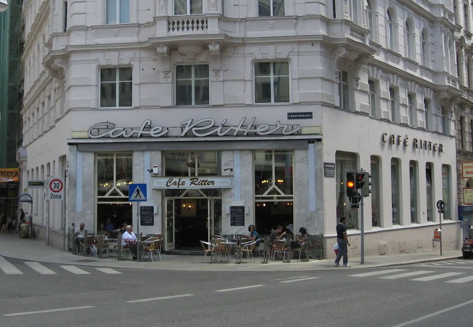 Im Café Ritter in Mariahilf