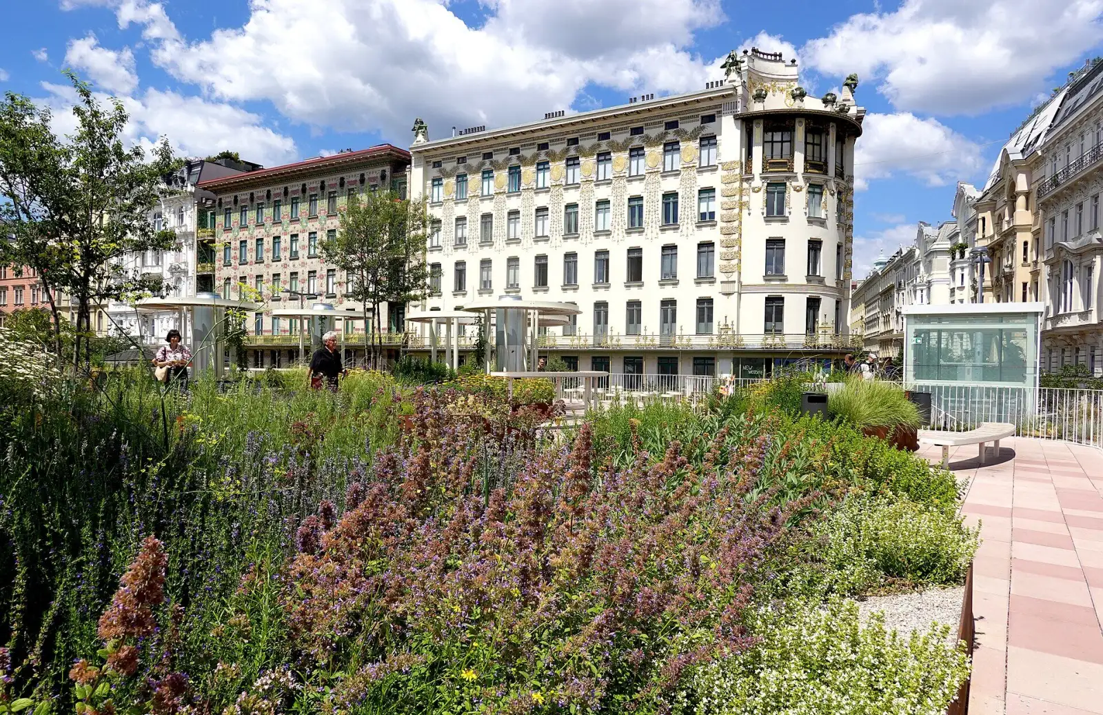 Kräutergarten auf dem Dach der neuen Markthalle am Naschmarkt