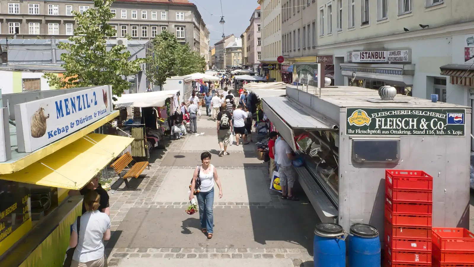 Marktstände am Yppenmarkt in Ottakring