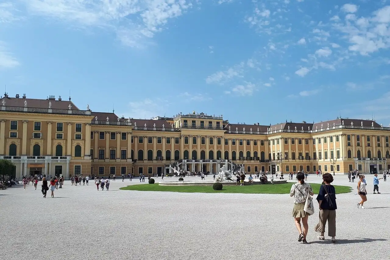Schloss Schönbrunn mit dem Schlosspark