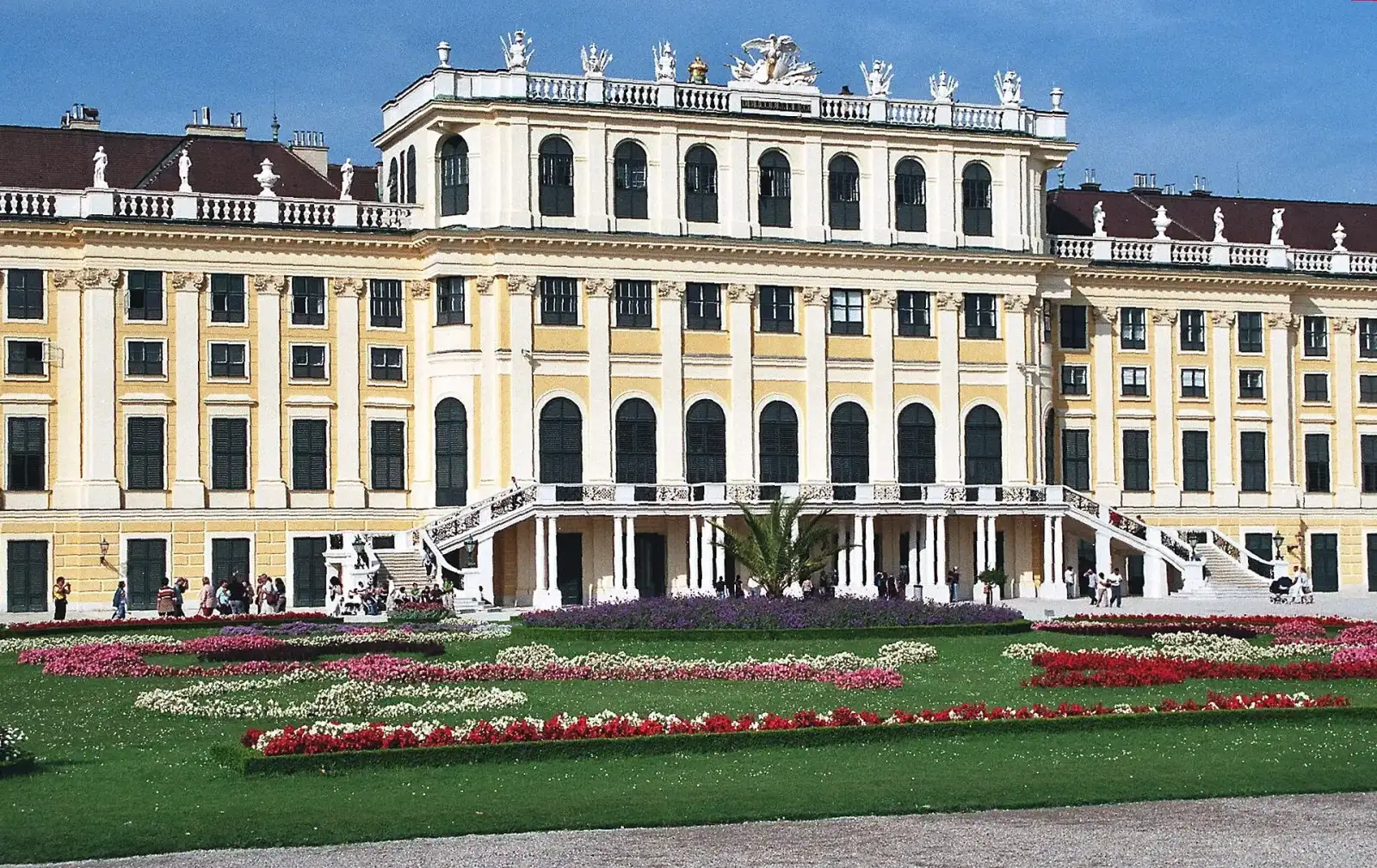 Schloss Schönbrunn mit Schlossgarten im 13. Bezirk Hietzing