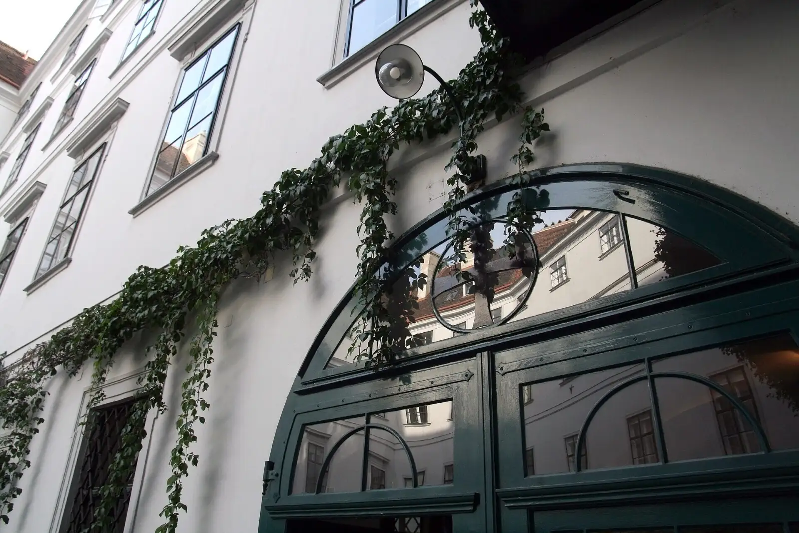Tor zum Innenhof des Deutschordenshauses in Wien